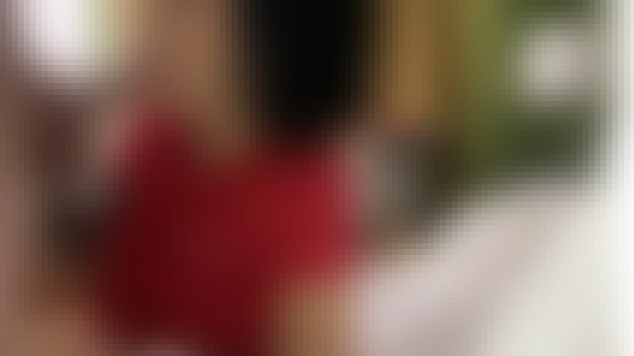 Video thumbnail: Petite Latina swallows